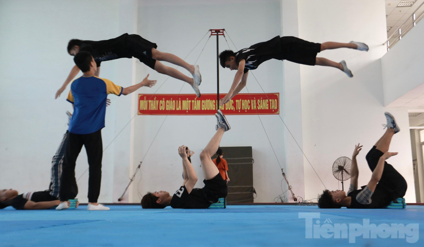 Hiện nay, trường Trung cấp Nghệ thuật Xiếc và Tạp kỹ Việt Nam đào tạo các chuyên ngành thuộc lĩnh vực nghệ thuật xiếc và một số chuyên ngành thuộc lĩnh vực nghệ thuật biểu diễn gồm: xiếc người, xiếc thú, ảo thuật, hài hước...