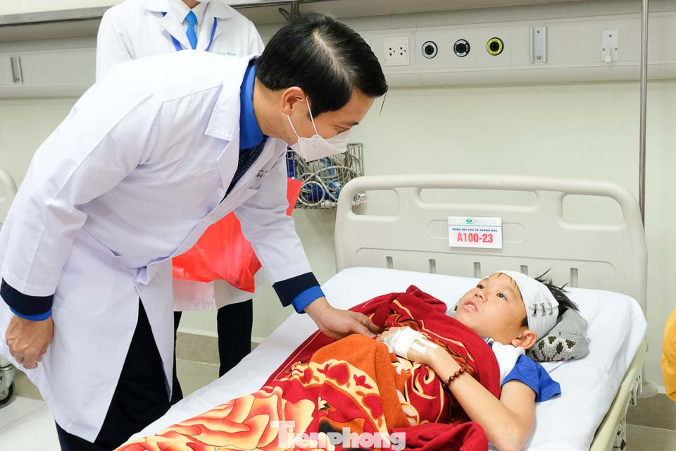 Bí thư thường trực T.Ư Đoàn Nguyễn Ngọc Lương thăm, chúc Tết y bác sĩ, bệnh nhân BV Nhi ảnh 5