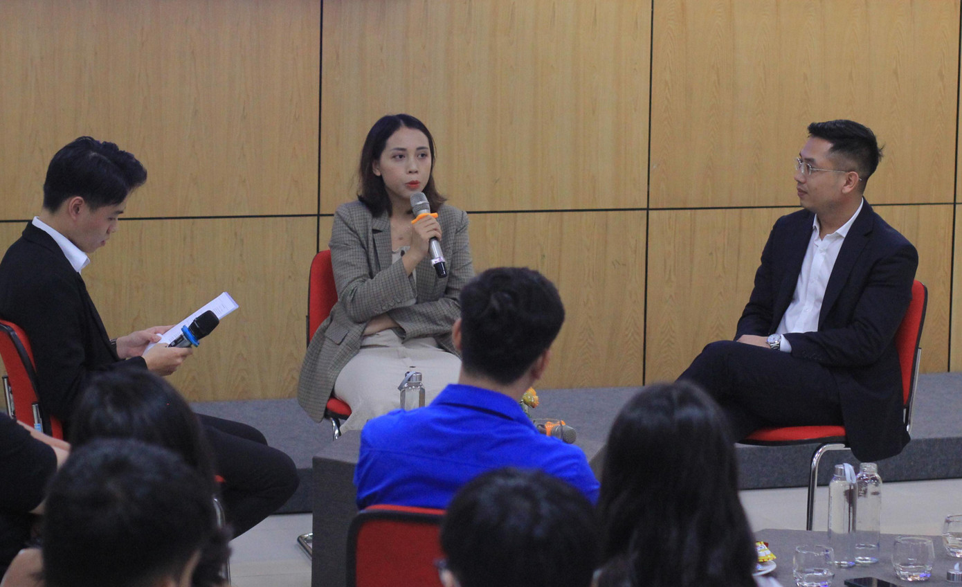 Chị Lê Thanh Nhàn (sinh năm 1994) hiện là Giám đốc CTCP Makeit, CEO&Founder dự án Alium chia sẻ những kinh nghiệm thực tế trong quá trình khởi nghiệp cho sinh viên. Chị Lê Thanh Nhàn (sinh năm 1994) hiện là Giám đốc CTCP Makeit, CEO&Founder dự án Alium chia sẻ những kinh nghiệm thực tế trong quá trình khởi nghiệp cho sinh viên.