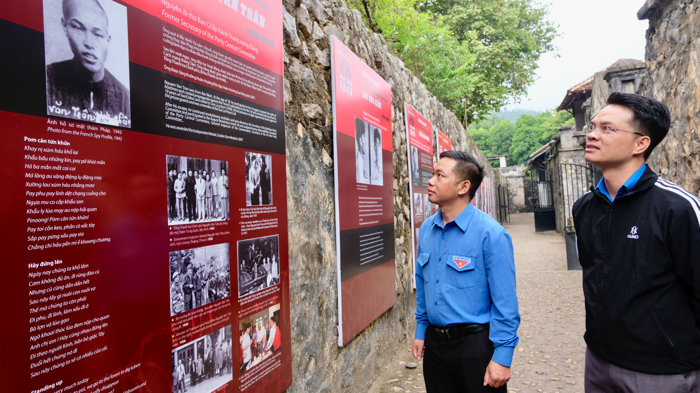 Trong khuôn khổ hội nghị giao ban công tác Đoàn và phong trào thanh thiếu nhi cụm miền núi Tây Bắc Bộ, hoạt động tham quan khu di tích lịch sử Nhà tù Sơn La đã tạo cơ hội để đại diện các Tỉnh Đoàn trực thuộc có cơ hội trải nghiệm, trau dồi thêm kiến thức và củng cố lòng yêu nước. Từ đó, mỗi cán bộ Đoàn sẽ có thêm nhiều sáng tạo, mô hình hay để giúp giáo dục tư tưởng chính trị cho các đoàn viên, thanh niên trên địa bàn. Ảnh: Châu Linh