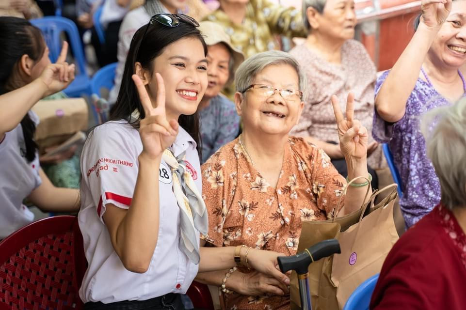 Hoa Tiên tràn đầy năng lượng khi tham gia các hoạt động ngoại khóa. Hoa Tiên tràn đầy năng lượng khi tham gia các hoạt động ngoại khóa.