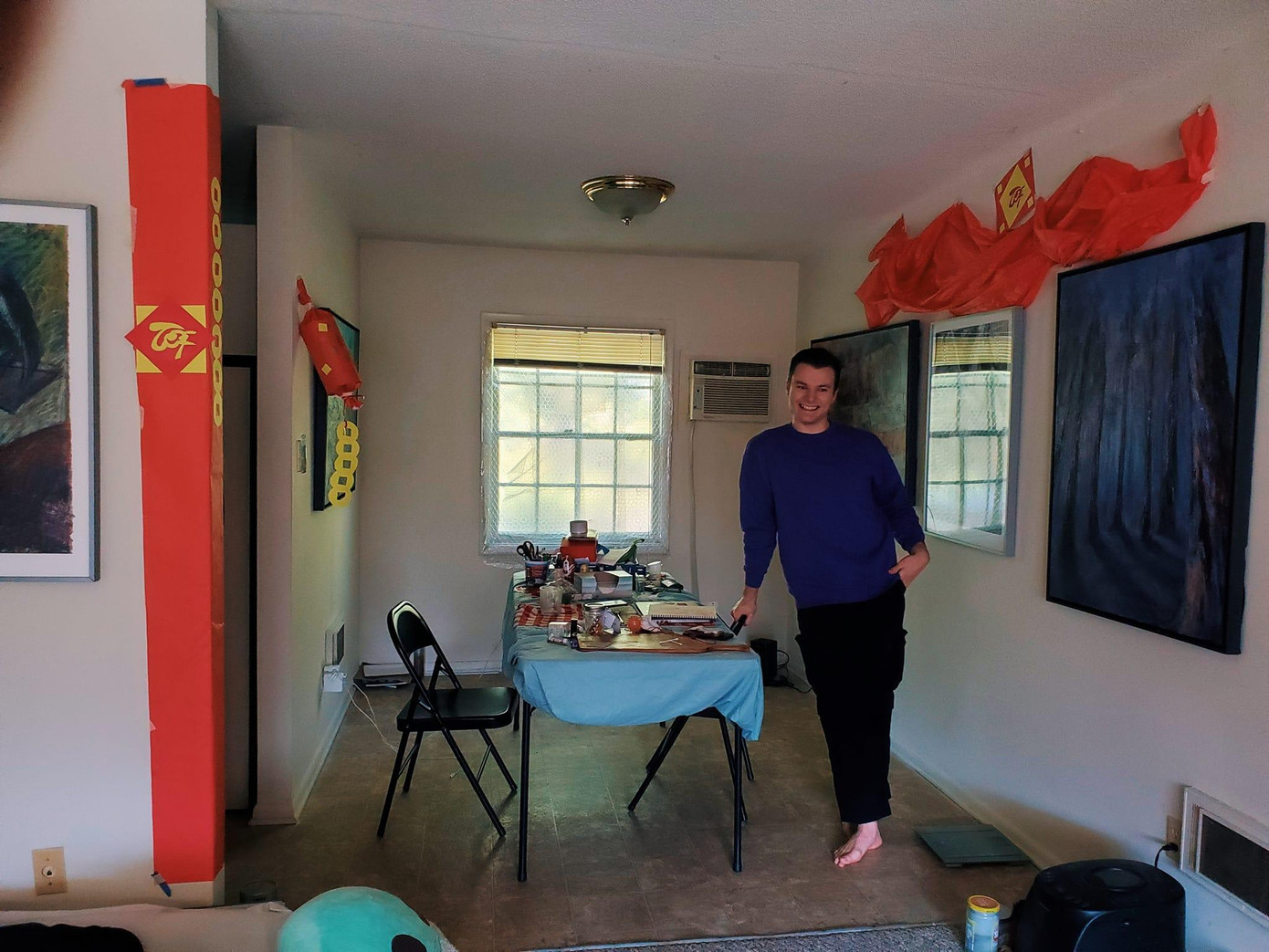 Chồng của Phương trang trí, dọn dẹp nhà cửa để tạo bất ngờ cho cô vợ Việt dịp Tết Nguyên đán. Ảnh: NVCC Chồng của Phương trang trí, dọn dẹp nhà cửa để tạo bất ngờ cho cô vợ Việt dịp Tết Nguyên đán. Ảnh: NVCC