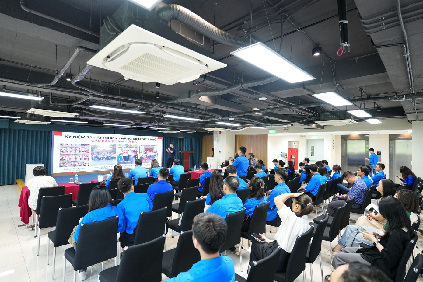 Cán bộ trẻ sôi nổi tham gia chương trình tập huấn. Cán bộ trẻ sôi nổi tham gia chương trình tập huấn.