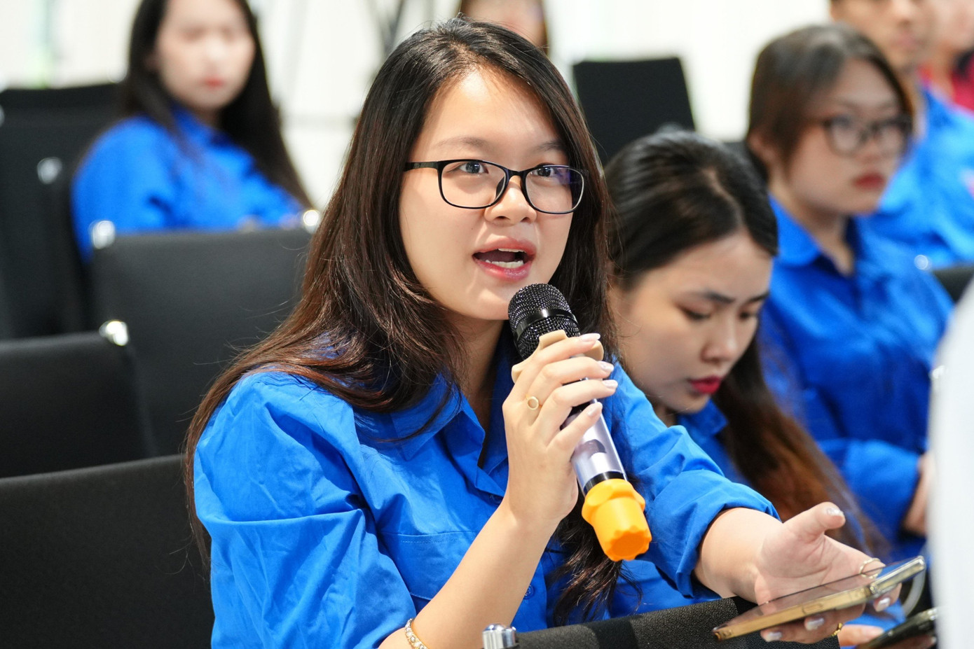 Cán bộ trẻ sôi nổi tham gia chương trình tập huấn. Cán bộ trẻ sôi nổi tham gia chương trình tập huấn.