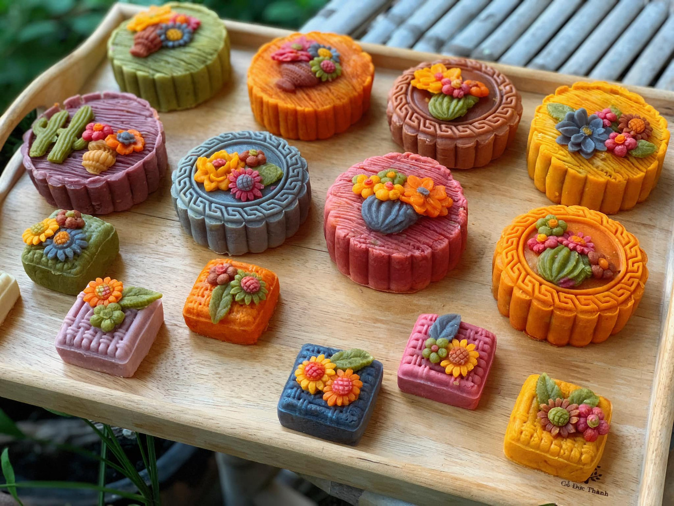 Theo chị Hòa, bánh trung thu hiện đại thể hiện được màu sắc hơn nhưng thường phải mất công làm gấp 2 lần so với bánh truyền thống.