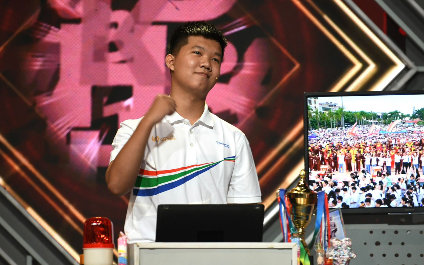 Xuân Mạnh trải bước đường lên đỉnh Olympia với nhiều cung bậc cảm xúc. Từ niềm vui của người tạo lập kỷ lục mới về tổng điểm trong một trận đấu của Olympia 23, giành chiến thắng cách biệt... đến cảm giác nghẹt thở qua từng câu hỏi và vỡ òa niềm vui thắng cuộc. Xuân Mạnh trải bước đường lên đỉnh Olympia với nhiều cung bậc cảm xúc. Từ niềm vui của người tạo lập kỷ lục mới về tổng điểm trong một trận đấu của Olympia 23, giành chiến thắng cách biệt... đến cảm giác nghẹt thở qua từng câu hỏi và vỡ òa niềm vui thắng cuộc.