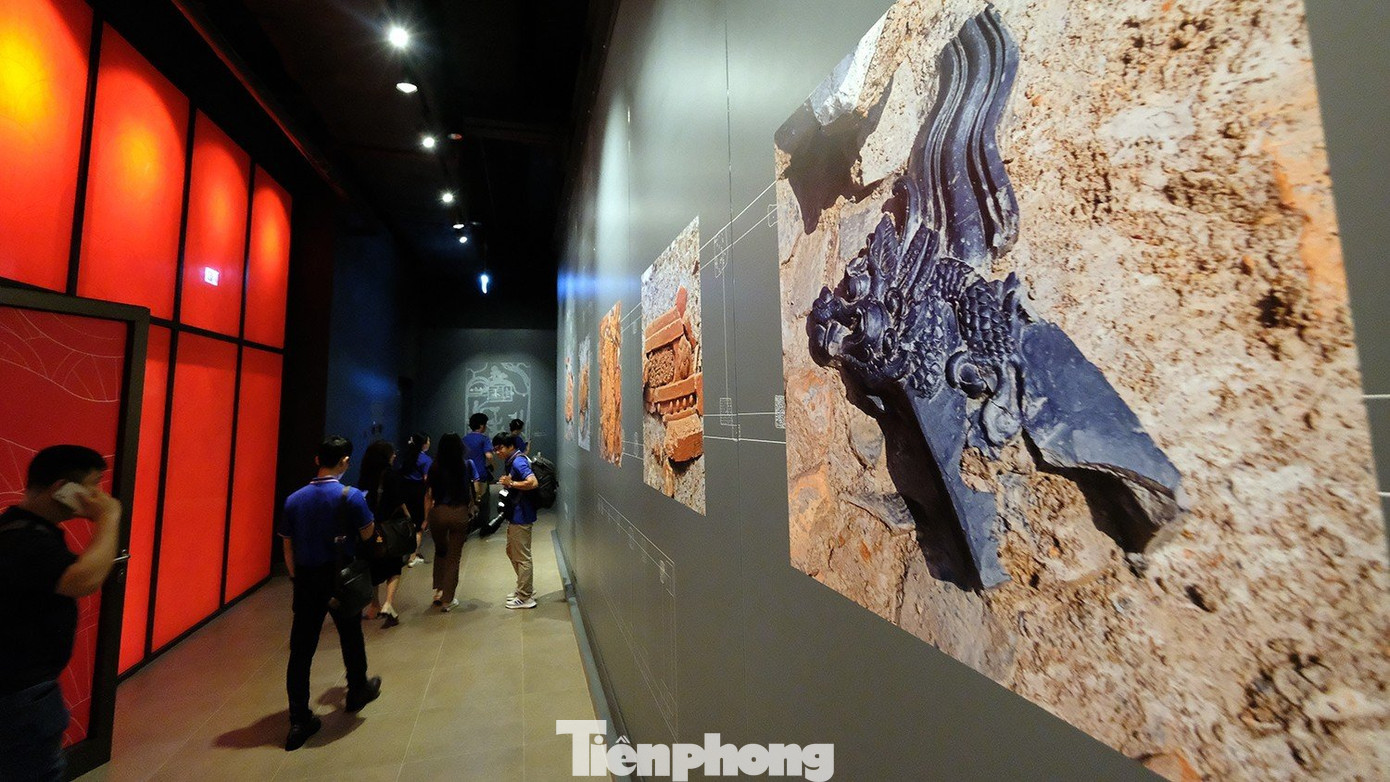 Khu trưng bày khảo cổ dưới lòng đất của Tòa nhà Quốc hội hiện lưu giữ, trưng bày 400 di vật và gần 10 di tích khảo cổ; được xem là bảo tàng khảo cổ học đầu tiên của Việt Nam. Khu trưng bày khảo cổ dưới lòng đất của Tòa nhà Quốc hội hiện lưu giữ, trưng bày 400 di vật và gần 10 di tích khảo cổ; được xem là bảo tàng khảo cổ học đầu tiên của Việt Nam.