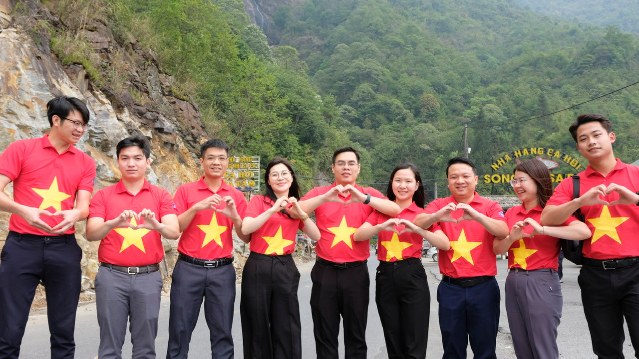 Đoàn đại biểu của Tỉnh Đoàn Yên Bái lan tỏa thông điệp "Tôi yêu Tổ quốc tôi". Ảnh: Châu Linh