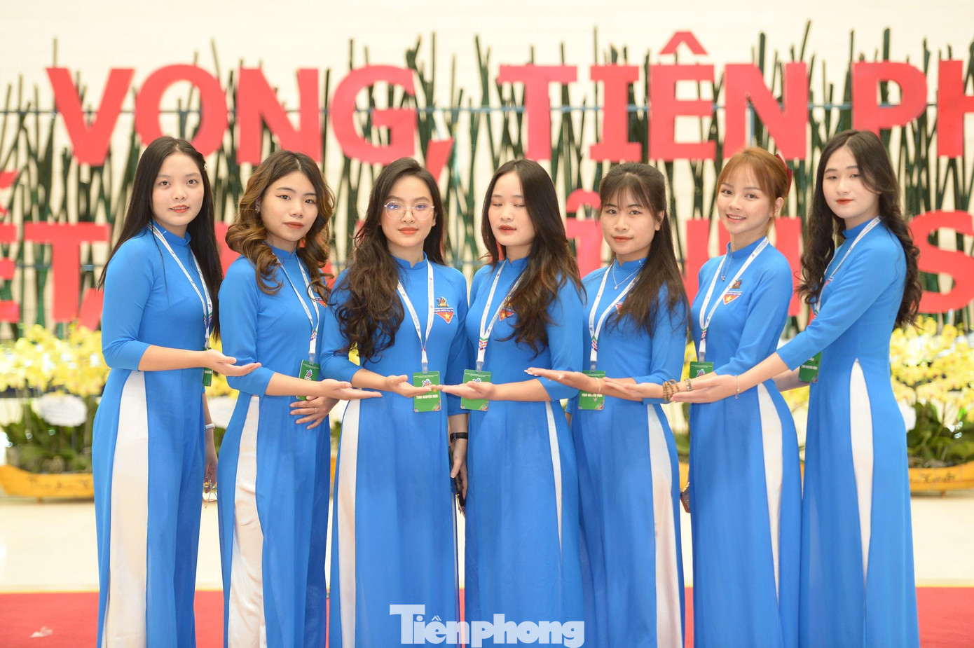 Ngay từ sớm, nhiều đoàn viên thanh niên đã có mặt để chuẩn bị bước vào phiên làm việc đầu tiên. Ảnh: Dương Triều