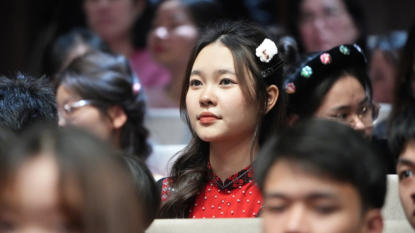 Tại chương trình, 143 bạn học sinh, sinh viên, thanh niên DTTS thuộc 51 dân tộc có thành tích cao trong kỳ thi học sinh giỏi quốc gia; kỳ thi Khoa học kỹ thuật cấp quốc gia; kỳ thi nghệ thuật và thi đấu thể thao khu vực Đông Nam Á, Châu Á và quốc tế… đã được vinh danh và ghi sổ vàng tại Văn Miếu - Quốc Tử Giám.