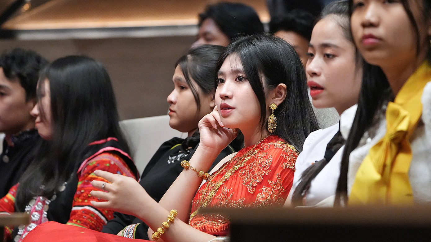 Một số chân dung học sinh, sinh viên DTTS tiêu biểu như em Đặng Thị Quyết (dân tộc Dao, tỉnh Lào Cai) đạt giải Nhất môn Địa lý trong kỳ thi học sinh giỏi quốc gia năm 2023; em Nông Thị Hồng Hoa (dân tộc Tày, tỉnh Cao Bằng) đạt giải Nhất môn Địa lý trong kỳ thi học sinh giỏi quốc gia năm 2023; em Trần Thanh Tú (dân tộc Chơ Ro, tỉnh Bà Rịa - Vũng Tàu) trúng tuyển vào Đại học Bà Rịa - Vũng Tàu với 29,05 điểm…