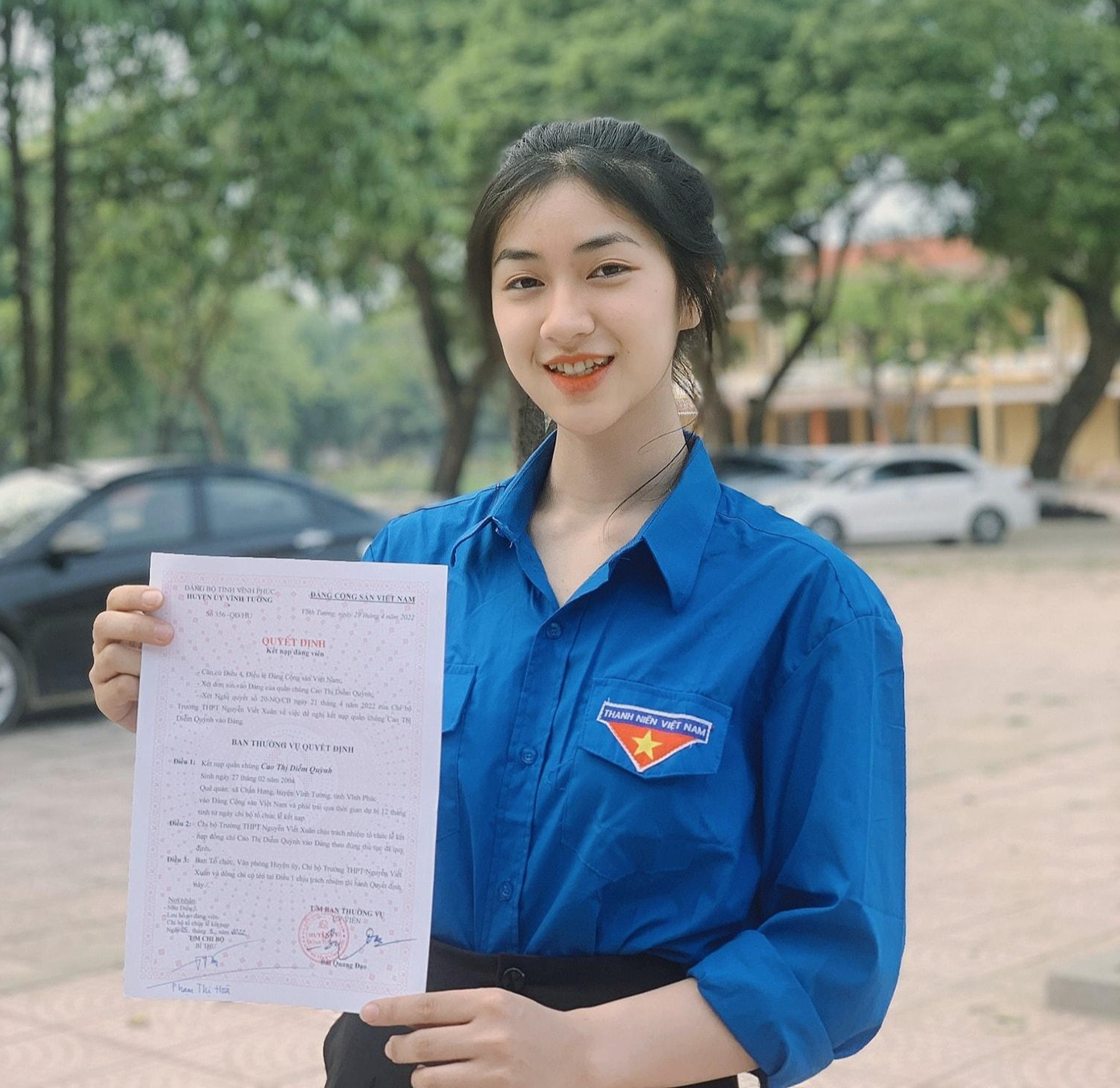 Nữ Đảng viên trẻ tuổi nhất Chi bộ Đảng trường THPT Nguyễn Viết Xuân, Vĩnh Phúc. Ảnh: FBNV