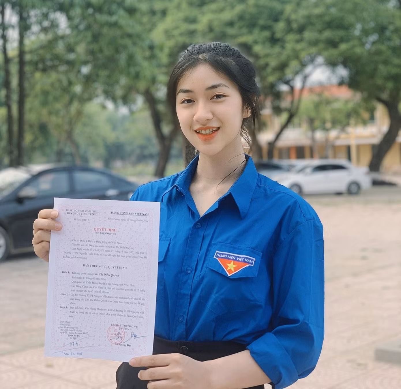 Nữ Đảng viên trẻ tuổi nhất Chi bộ Đảng trường THPT Nguyễn Viết Xuân, Vĩnh Phúc. Ảnh: FBNV