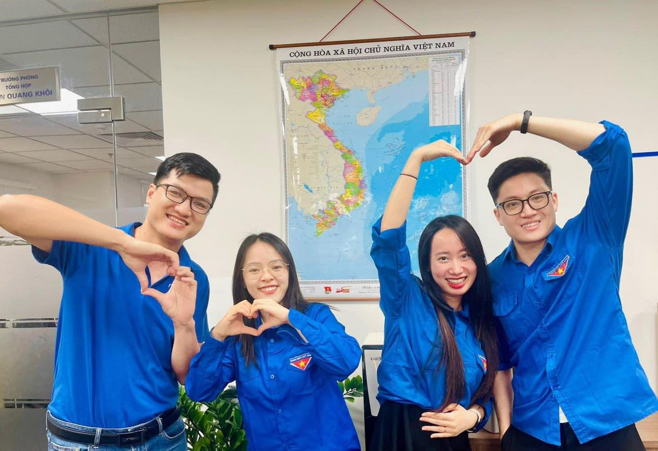 Tuổi trẻ Khối Doanh nghiệp T.Ư treo bản đồ Việt Nam tại trụ sở, phòng làm việc, hưởng ứng tích cực Cuộc vận động "Tự hào một dải non sông".