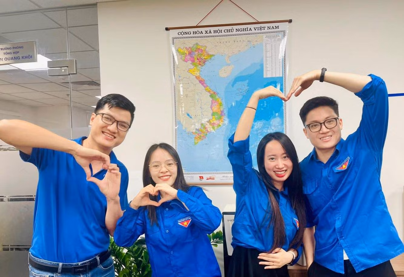 Tuổi trẻ Khối Doanh nghiệp T.Ư treo bản đồ Việt Nam tại trụ sở, phòng làm việc, hưởng ứng tích cực Cuộc vận động "Tự hào một dải non sông".