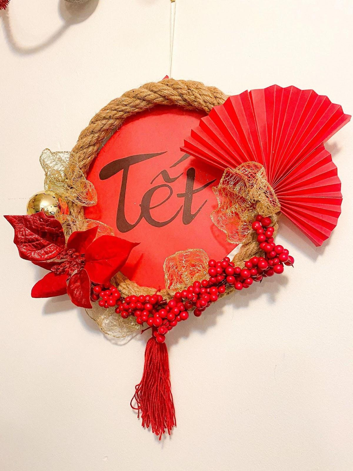 “Thấy bánh chưng bánh tét, câu đối, hoa đào, hoa mai là thấy Tết. Vậy mình cũng muốn trải nghiệm cảm giác làm từ A tới Z để hoàn thành một vài biểu tượng của Tết xem sao”, nữ du học sinh bày tỏ. “Thấy bánh chưng bánh tét, câu đối, hoa đào, hoa mai là thấy Tết. Vậy mình cũng muốn trải nghiệm cảm giác làm từ A tới Z để hoàn thành một vài biểu tượng của Tết xem sao”, nữ du học sinh bày tỏ.