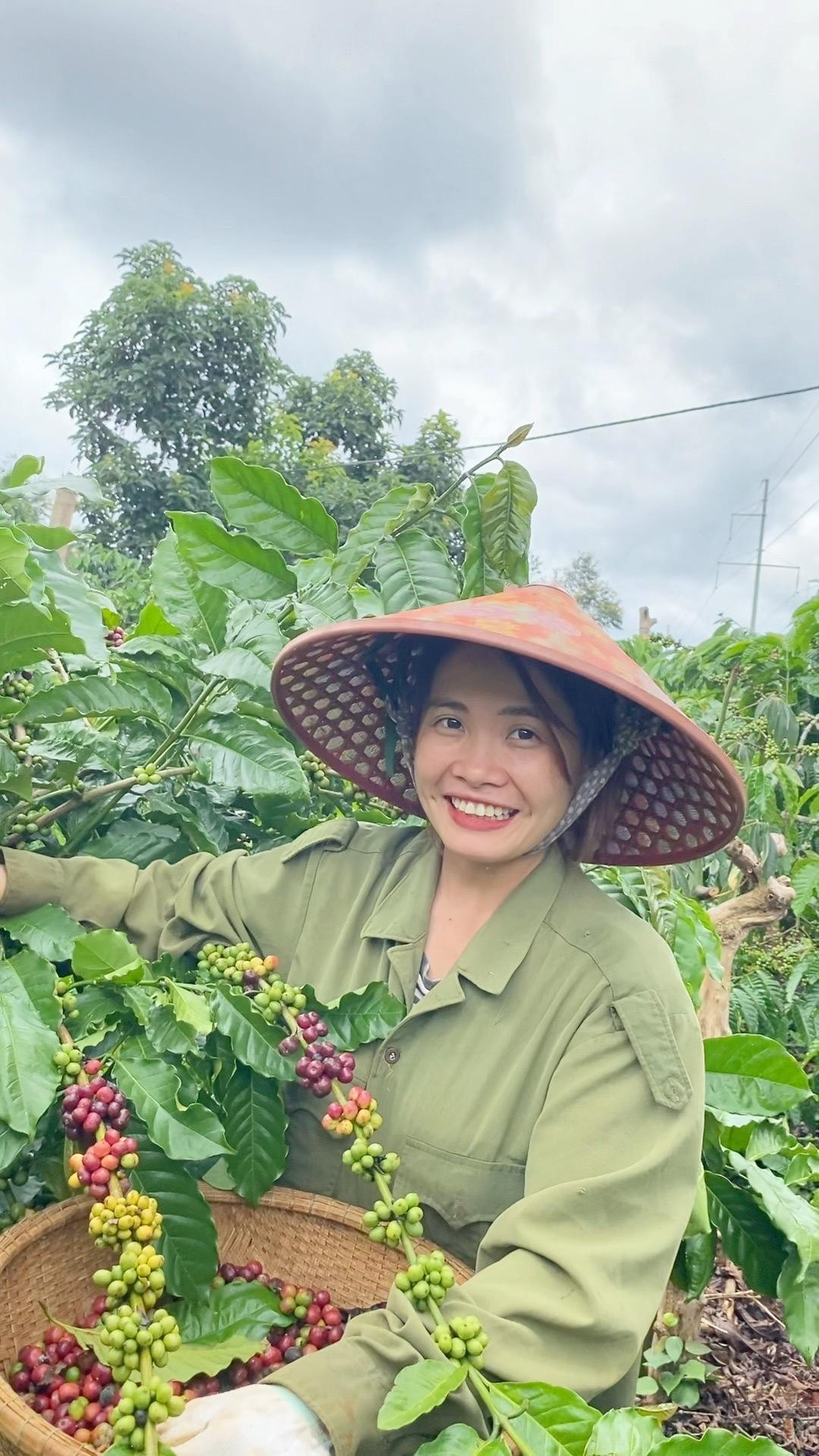 Dẫu biết chuyển hướng sang một lĩnh vực mới còn nhiều trắc trở, Thu Hà tin sự nỗ lực sẽ được đền đáp xứng đáng. Dẫu biết chuyển hướng sang một lĩnh vực mới còn nhiều trắc trở, Thu Hà tin sự nỗ lực sẽ được đền đáp xứng đáng.