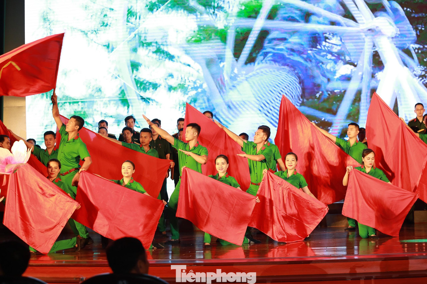 Các tiết mục văn nghệ đều hướng đến thông điệp khơi dậy khát vọng cống hiến của tuổi trẻ Học viện chính trị nói riêng và thế hệ thanh niên cả nước nói chung.