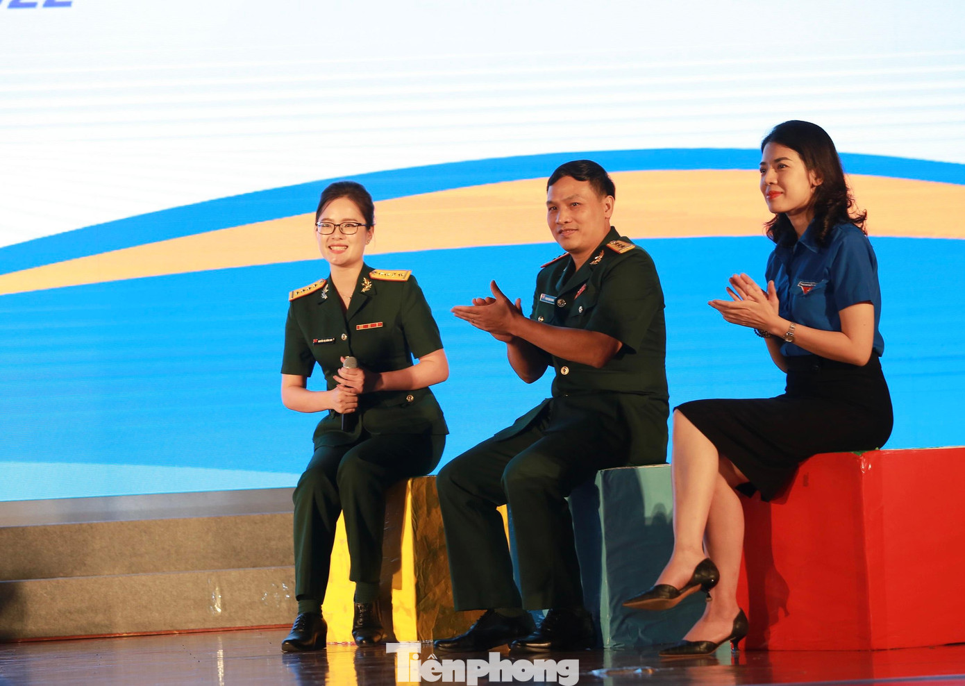 Tại chương trình giao lưu, Thượng tá, Tiến sĩ Phạm Thành Trung (giữa) - Phó Chủ nhiệm Chính trị (nguyên thủ lĩnh Đoàn của Học viện) chia sẻ: “Tuổi trẻ hôm nay cần phát huy tốt vai trò, nhiệm vụ của mình để xứng đáng với khẩu hiệu ai ai cũng khắc ghi -“Đâu cần thanh niên có, đâu khó có thanh niên”. Quan trọng hơn cả, tuổi trẻ Học viện cần phát huy hơn nữa tinh thần xung kích, nhiệm vụ chính trị đặc biệt, hừng hực khát vọng cống hiến, làm chủ khoa học kỹ thuật đặc biệt trong xu thế của cuộc cách mạng 4.0 hiện nay”.