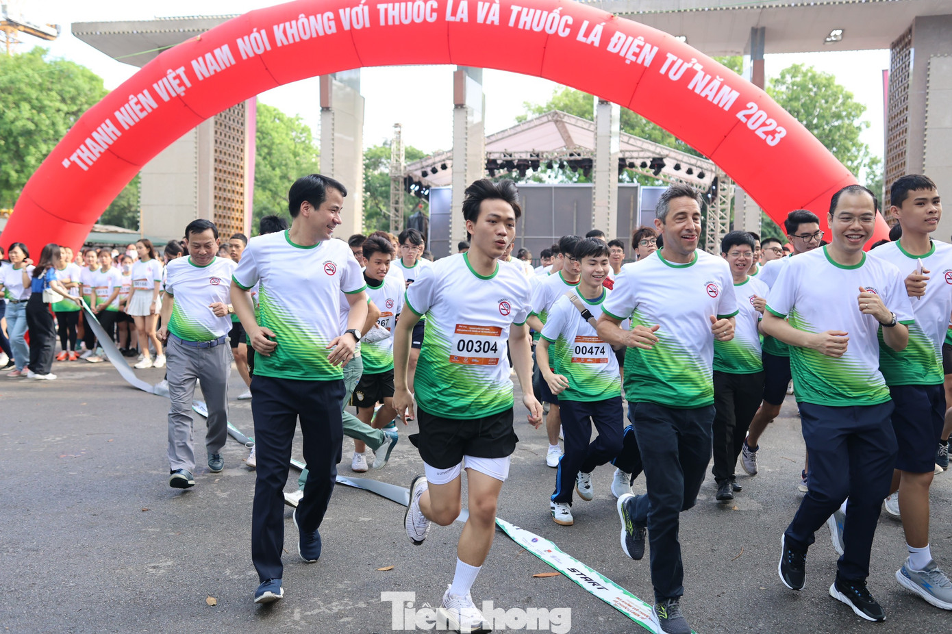 Không khí giải chạy sáng 28/5 tại Công viên Thống nhất.
