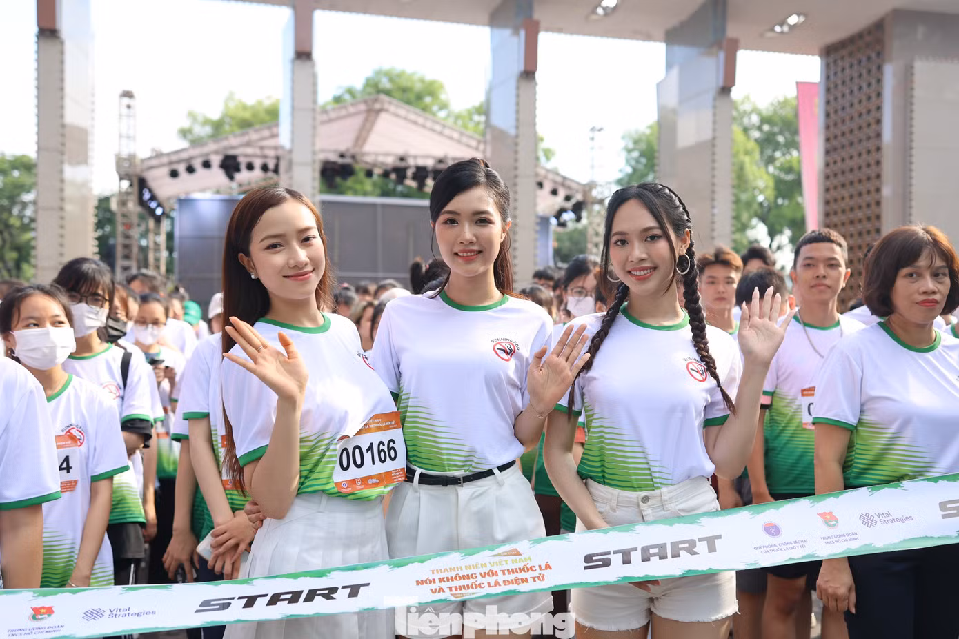 Á hậu 1 Hoa hậu Việt Nam 2022 Trịnh Thùy Linh; Người đẹp nhân ái, Top 5 Hoa hậu Việt Nam năm 2022 Nguyễn Ngọc Mai; Người đẹp truyền thông, Top 5 Hoa hậu Việt Nam năm 2022 Nguyễn Thị Thanh Tâm cùng góp mặt tại giải chạy để giúp lan tỏa mạnh mẽ hơn thông điệp của chiến dịch “Thanh niên Việt Nam nói không với thuốc lá và thuốc lá điện tử năm 2023”. Á hậu 1 Hoa hậu Việt Nam 2022 Trịnh Thùy Linh; Người đẹp nhân ái, Top 5 Hoa hậu Việt Nam năm 2022 Nguyễn Ngọc Mai; Người đẹp truyền thông, Top 5 Hoa hậu Việt Nam năm 2022 Nguyễn Thị Thanh Tâm cùng góp mặt tại giải chạy để giúp lan tỏa mạnh mẽ hơn thông điệp của chiến dịch “Thanh niên Việt Nam nói không với thuốc lá và thuốc lá điện tử năm 2023”.