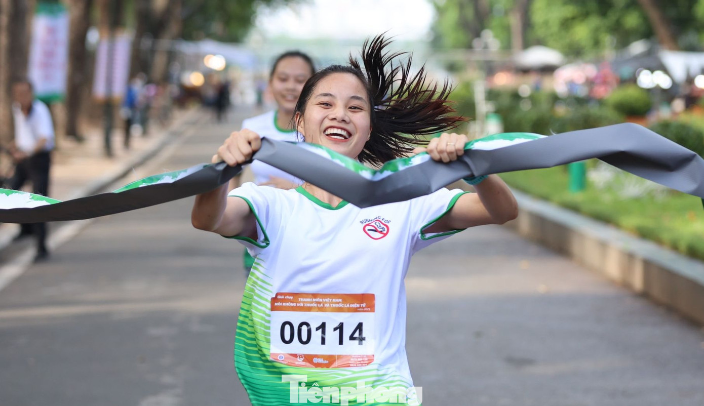 Khoảnh khắc về đích của các vận động viên trẻ.