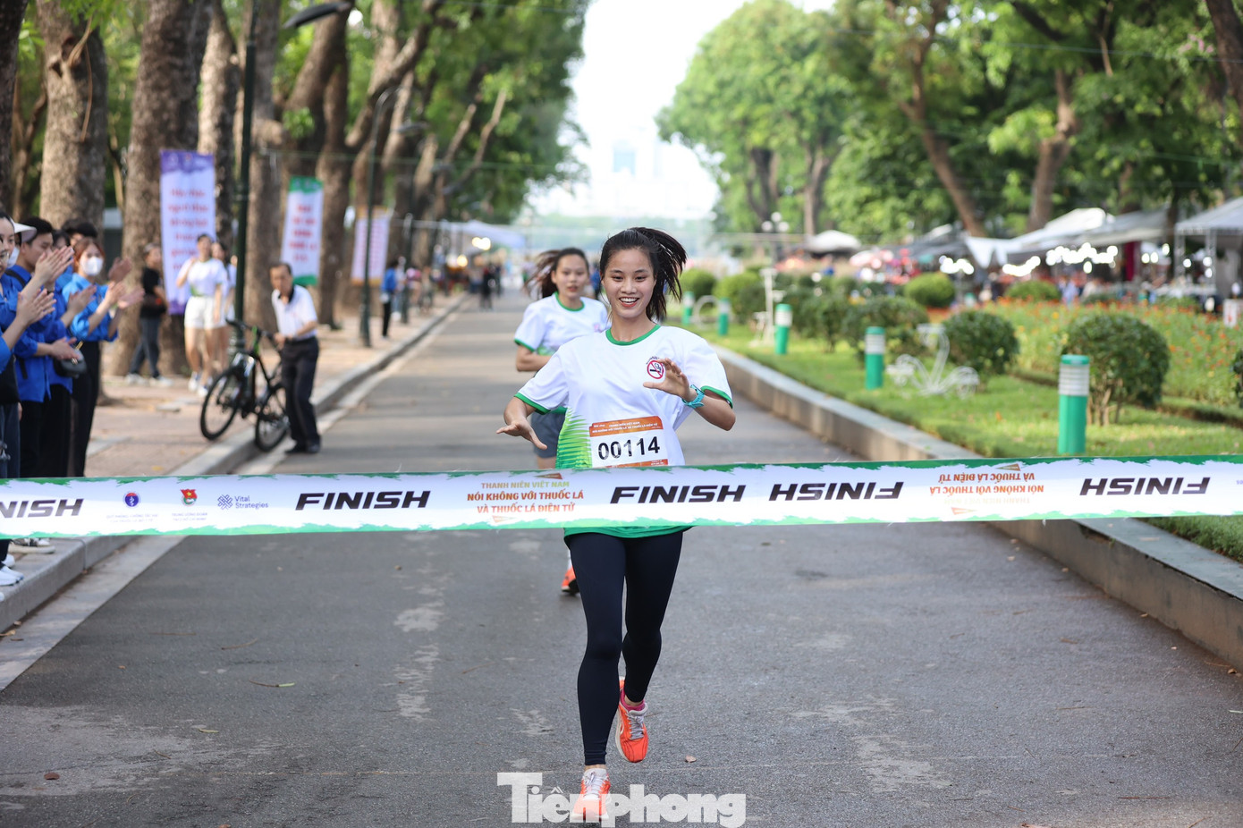 Khoảnh khắc về đích của các vận động viên trẻ.