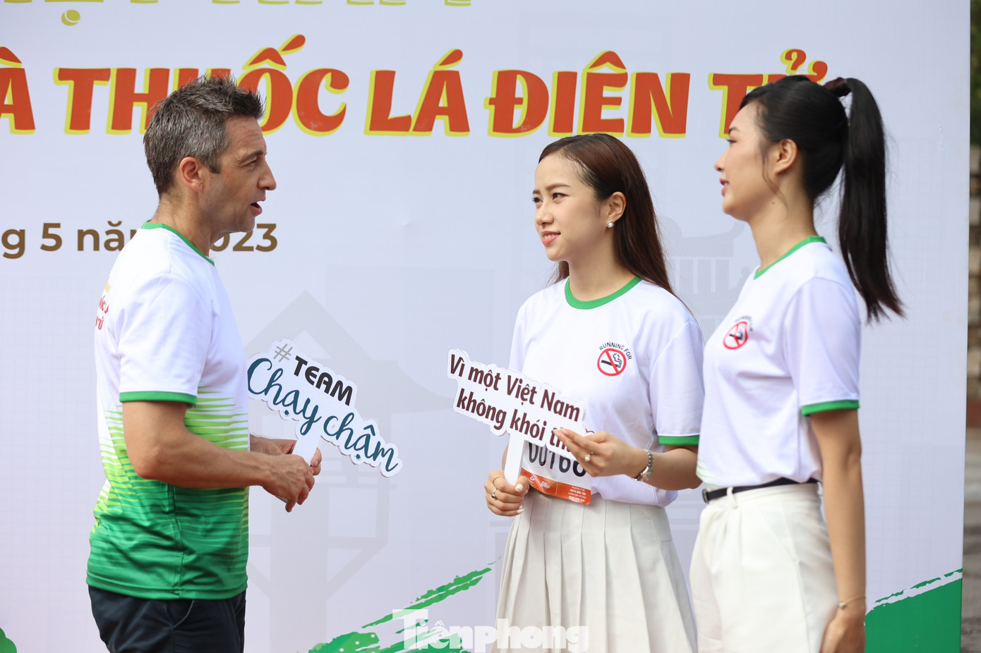 Cũng nhân dịp này, đoàn viên, thanh niên thực hiện hưởng ứng việc cam kết không sử dụng thuốc lá và thuốc lá điện tử, thuốc lá nung nóng để bảo vệ sức khỏe và xây dựng lối sống lành mạnh, môi trường không khói thuốc lá. Qua đó, phát huy vai trò xung kích của cán bộ, đoàn viên, thanh niên trong tham gia phòng, chống tác hại của thuốc lá.