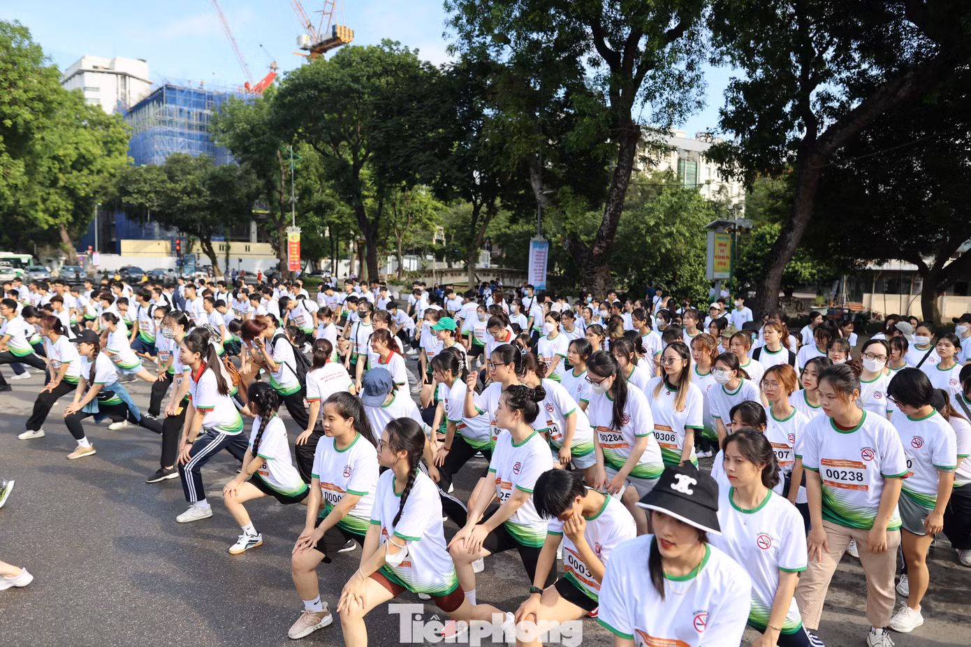 Không khí giải chạy sáng 28/5 tại Công viên Thống nhất. Không khí giải chạy sáng 28/5 tại Công viên Thống nhất.