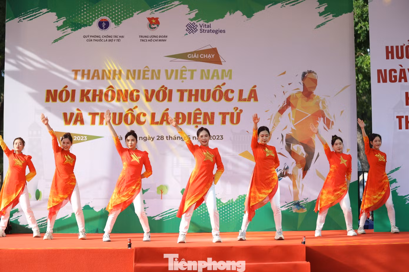 Tiết mục văn nghệ mở màn khai mạc. Tiết mục văn nghệ mở màn khai mạc.