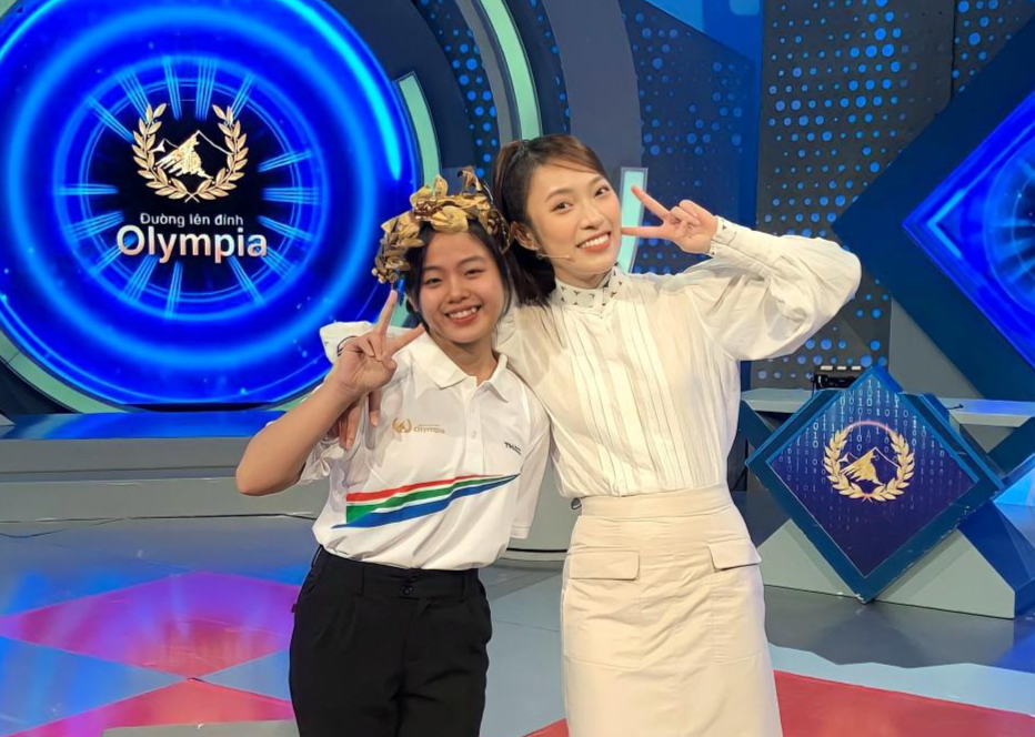 Thục Trinh chụp ảnh cùng MC Khánh Vy. Thục Trinh chụp ảnh cùng MC Khánh Vy.