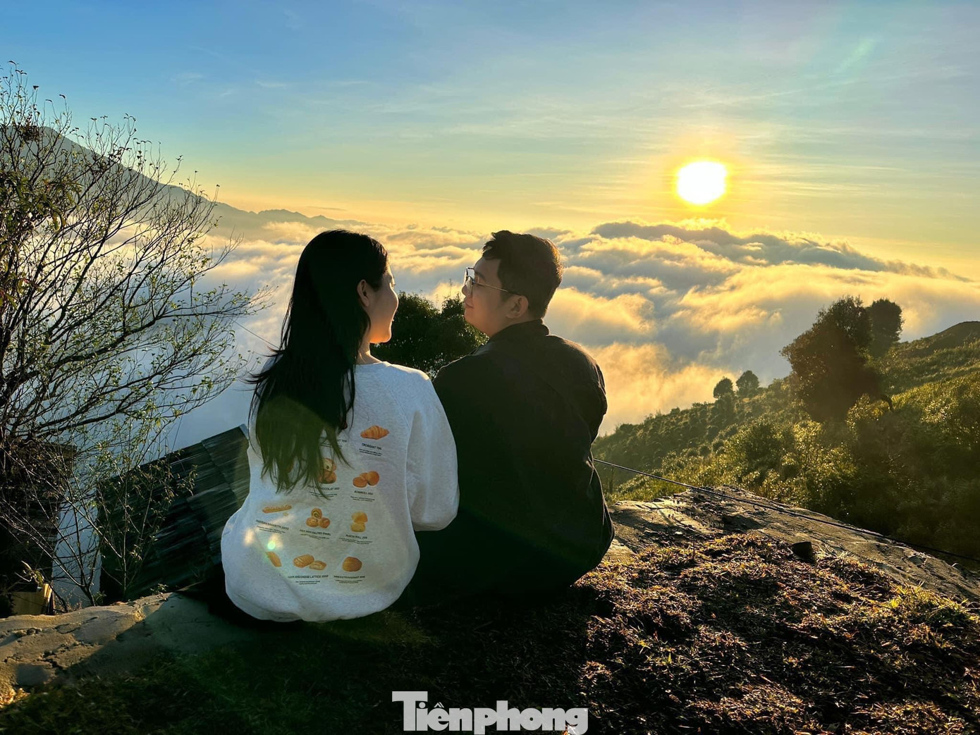 Cặp đôi bắt khoảnh khắc cực chill mà không phải ai cũng "săn" được. - Ảnh: Châu Linh