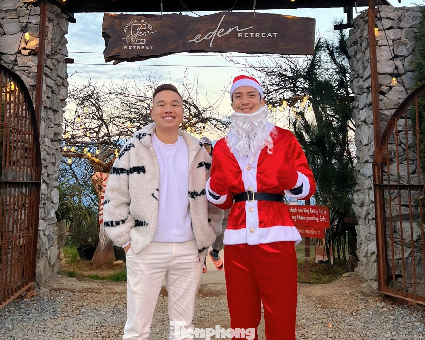 Chủ một quán cà phê cho biết, anh đón lượt khách tăng hơn thường ngày và đều nhận lại sự góp ý và lời khen của du khách về sự sáng tạo, mới mẻ khi kết hợp quảng bá văn hóa của người dân tộc, vừa tạo ra nhiều trải nghiệm cho bạn trẻ lần đầu đặt chân tới.