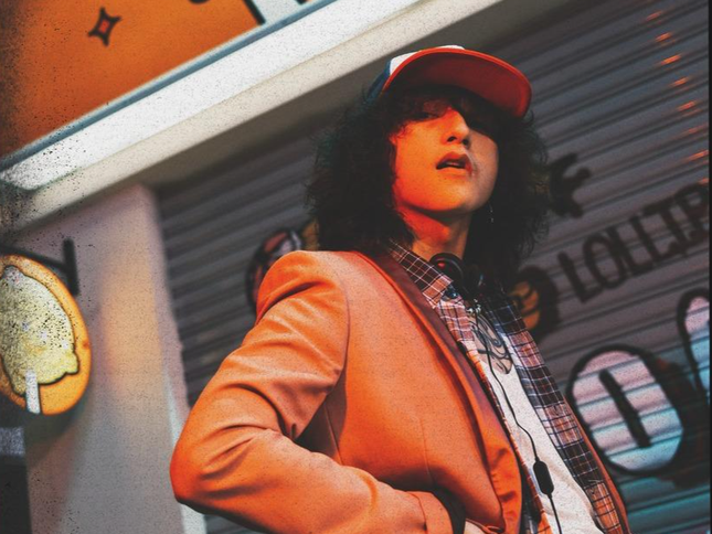 "Âm nhạc dù là nhạc buồn cũng là để con người được trải lòng và chữa lành tâm hồn, để hướng tới những điều mới tốt đẹp hơn. Chứ không phải là cứa sâu thêm vào nỗi đau và khiến người nghe tiêu cực hơn. Đó là thứ âm nhạc độc hại", bạn Nguyễn Văn Mạnh từng bình luận về MV ca nhạc của Sơn Tùng.