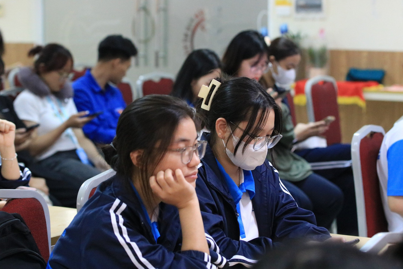 Đông đảo sinh viên tham gia talkshow. Đông đảo sinh viên tham gia talkshow.