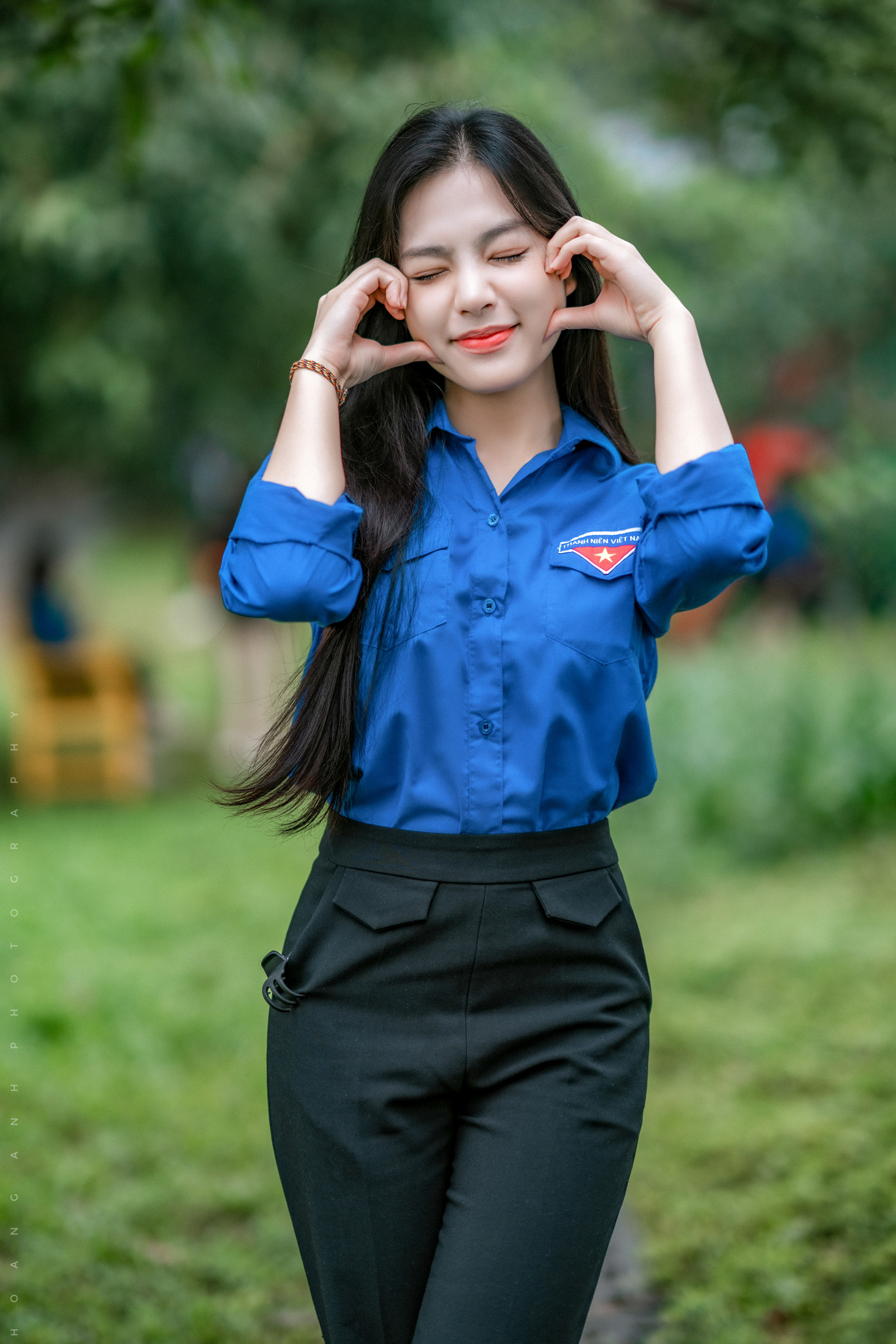 “Cuộc thi Đại sứ sinh viên trường Quốc tế là cơ hội để các bạn sinh viên cùng nhau rèn luyện bản thân với 6 tiêu chí: Trí tuệ, Tài năng, Nhân ái, Truyền thông, Thể thao và Hội nhập. Tham gia cuộc thi, trên tinh thần rèn luyện và học hỏi, em muốn truyền cảm hứng, lan tỏa những giá trị tích cực tới mọi người về sự sẻ chia, không ngừng nỗ lực để hoàn thiện bản thân và góp sức trẻ, sự nhiệt huyết vào xây dựng xã hội ngày một tốt đẹp hơn&quot;, Yến Linh chia sẻ.