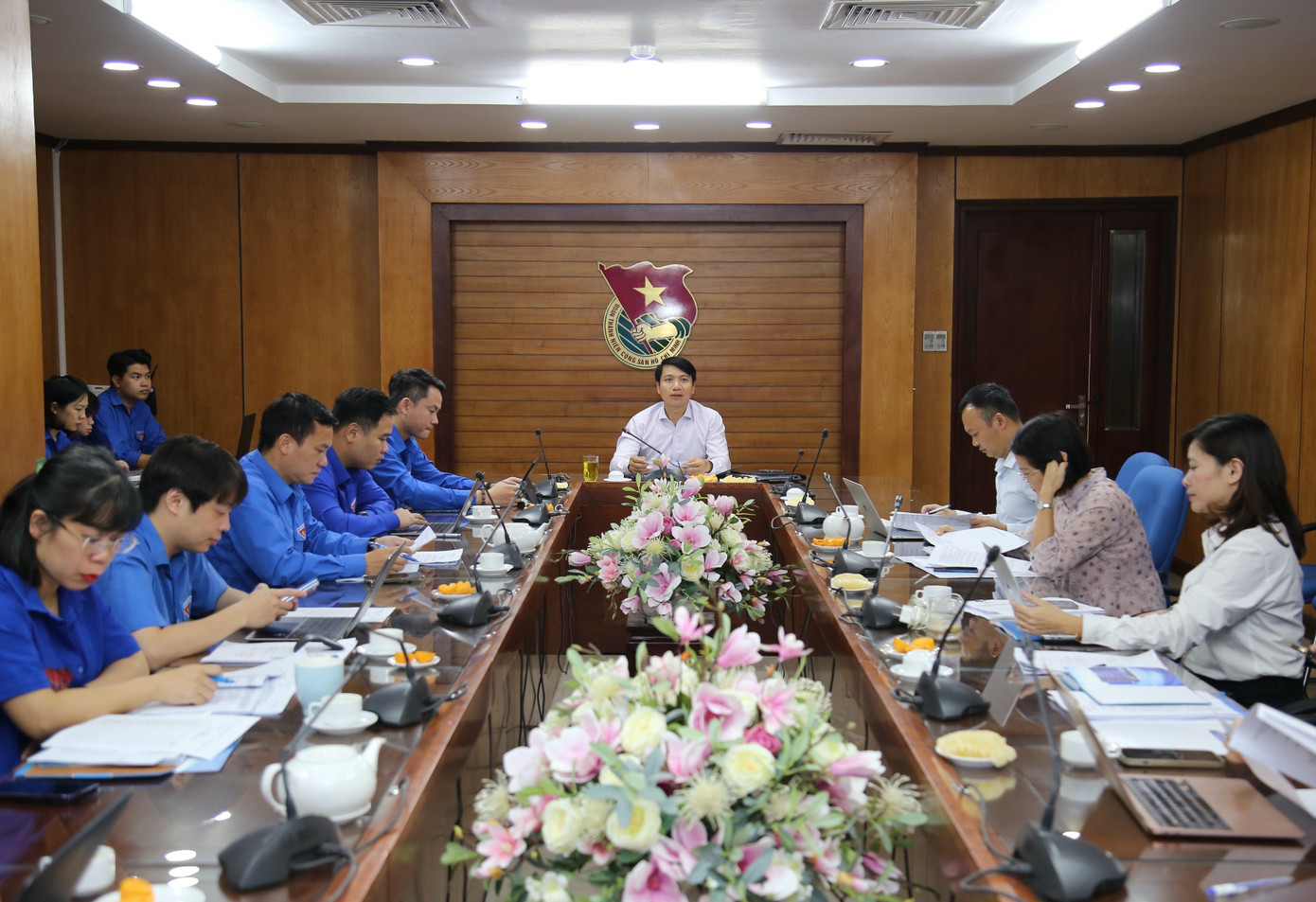 Toàn cảnh hội đồng xét chọn Giải thưởng &quot;15 tháng 10&quot; năm 2023.