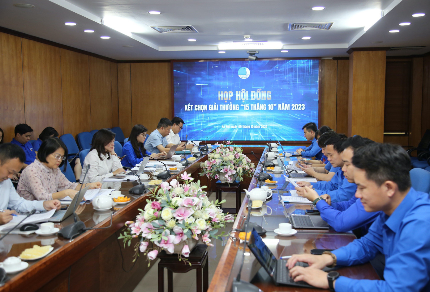 Toàn cảnh hội đồng xét chọn Giải thưởng &quot;15 tháng 10&quot; năm 2023.