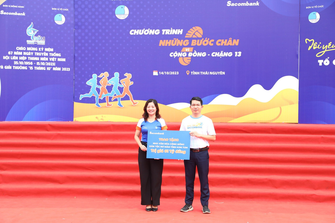 Trung ương Hội LHTN Việt Nam và Hội LHTN tỉnh Thái Nguyên trao quà cho thanh niên sinh viên là người dân tộc thiểu số có hoàn cảnh khó khăn vươn lên trong học tập (bên trái ảnh). Nhà tài trợ của chương trình trao tặng Nhà văn hóa cộng đồng dân tộc Rơ Măm tỉnh Kon Tum trị giá 1 tỉ đồng (bên phải ảnh). Trung ương Hội LHTN Việt Nam và Hội LHTN tỉnh Thái Nguyên trao quà cho thanh niên sinh viên là người dân tộc thiểu số có hoàn cảnh khó khăn vươn lên trong học tập (bên trái ảnh). Nhà tài trợ của chương trình trao tặng Nhà văn hóa cộng đồng dân tộc Rơ Măm tỉnh Kon Tum trị giá 1 tỉ đồng (bên phải ảnh).