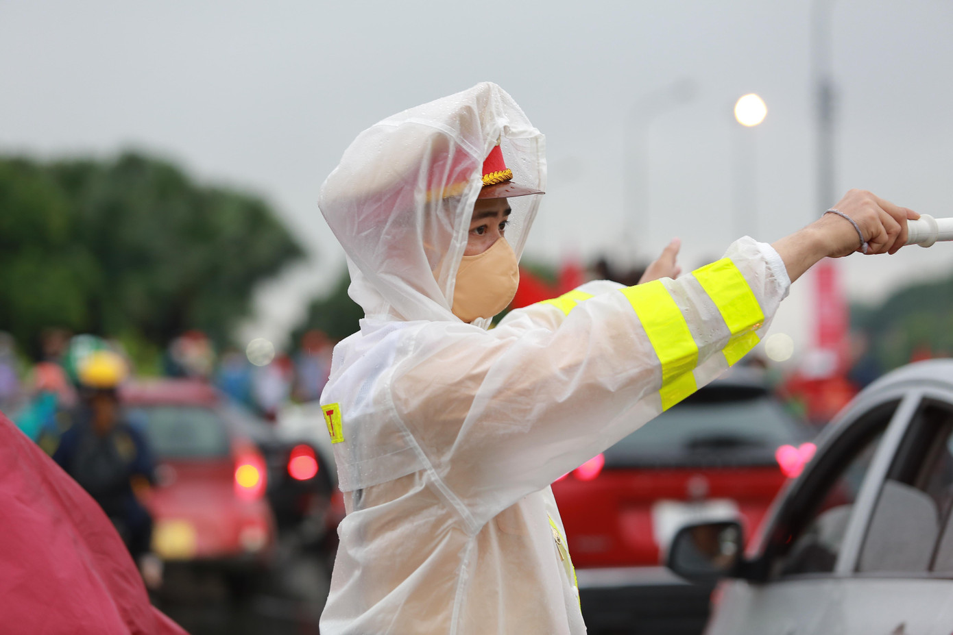 Do số lượng cổ động viên đổ về sân vận động Mỹ Đình khá đông nên các đồng chí cảnh sát giao thông đã nỗ lực phân luồng để tránh tình trạng ùn tắc, xảy ra tai nạn. Do số lượng cổ động viên đổ về sân vận động Mỹ Đình khá đông nên các đồng chí cảnh sát giao thông đã nỗ lực phân luồng để tránh tình trạng ùn tắc, xảy ra tai nạn.