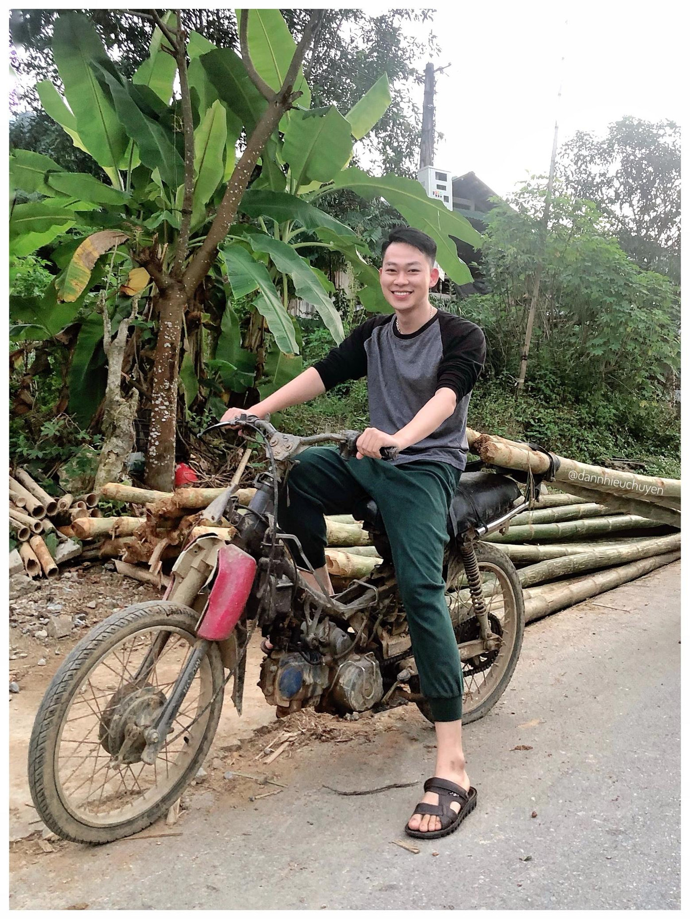 Chàng trai 9x được nhiều người gọi vui với biệt danh "người rừng chính hiệu".