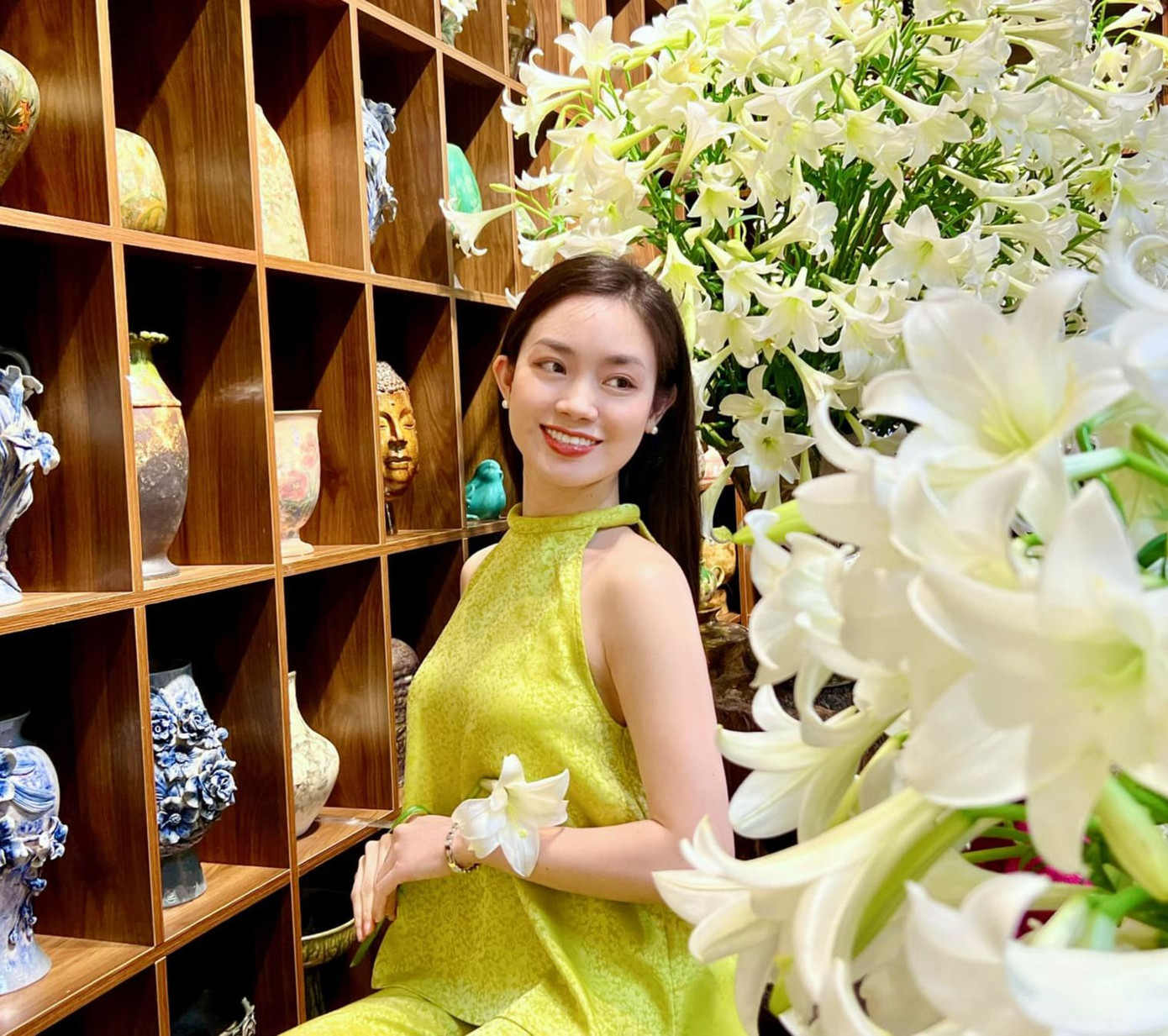 Các cô gái khoe sắc dịu dàng bên loài hoa đặc trưng khi tháng Tư về.