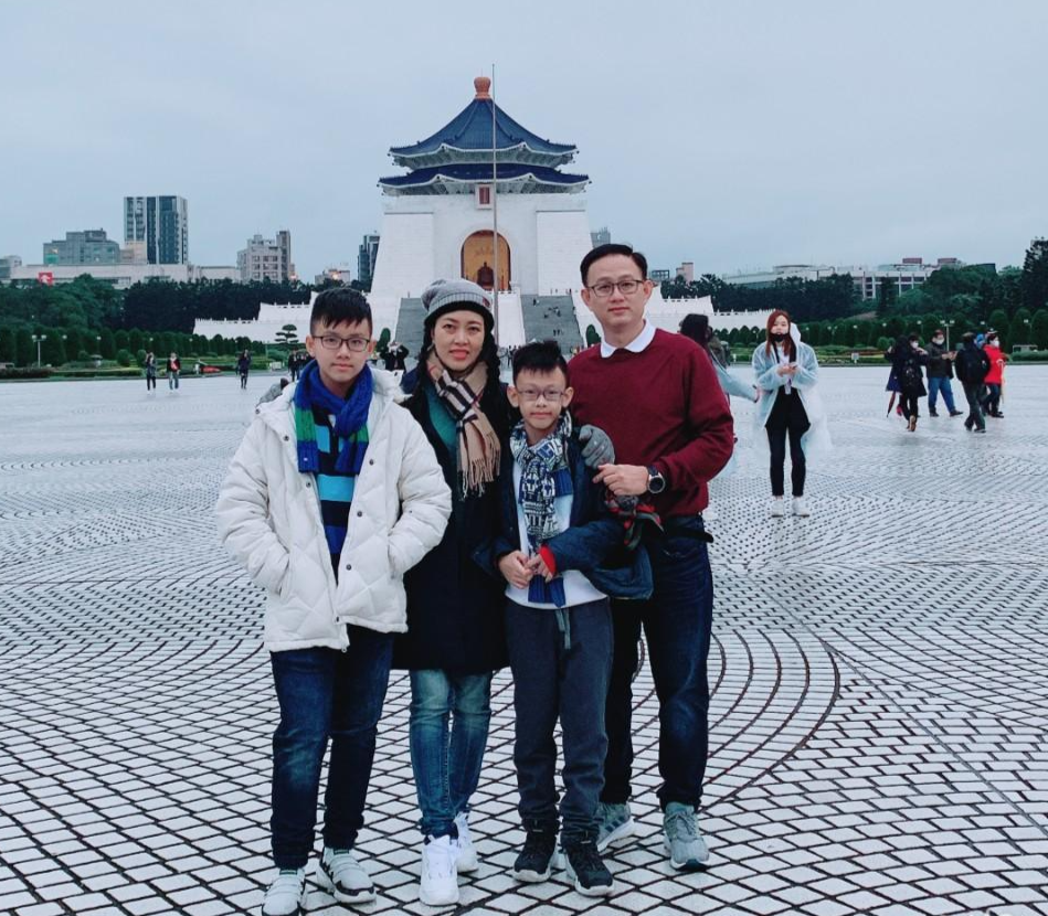 Với Khải, bố mẹ là động lực lớn nhất để em chinh phục những thành tích cao hơn. Với Khải, bố mẹ là động lực lớn nhất để em chinh phục những thành tích cao hơn.