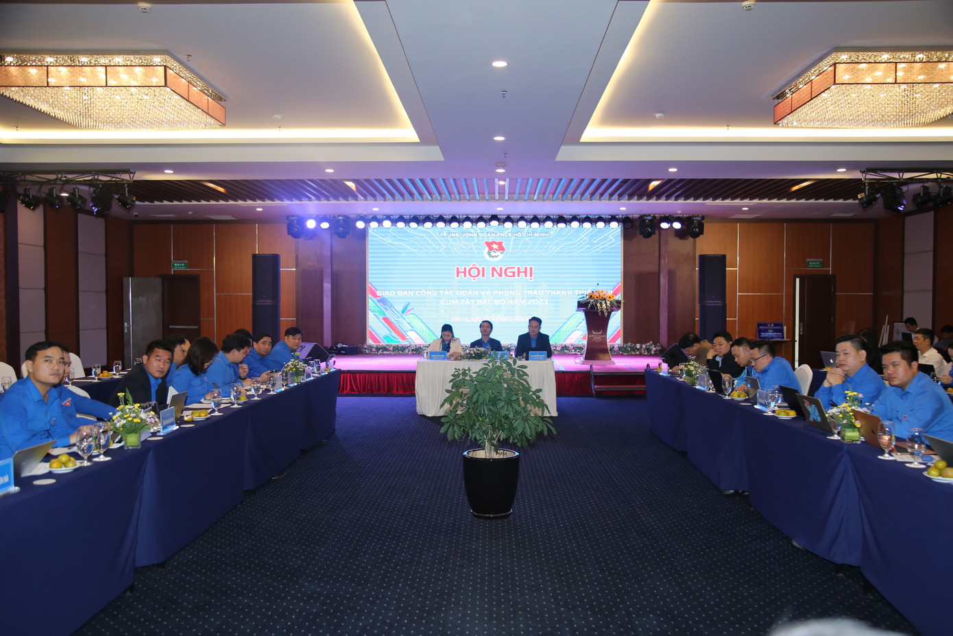 Toàn cảnh Hội nghị giao ban công tác Đoàn và phong trào thanh thiếu nhi Cụm miền núi Tây Bắc Bộ năm 2023.