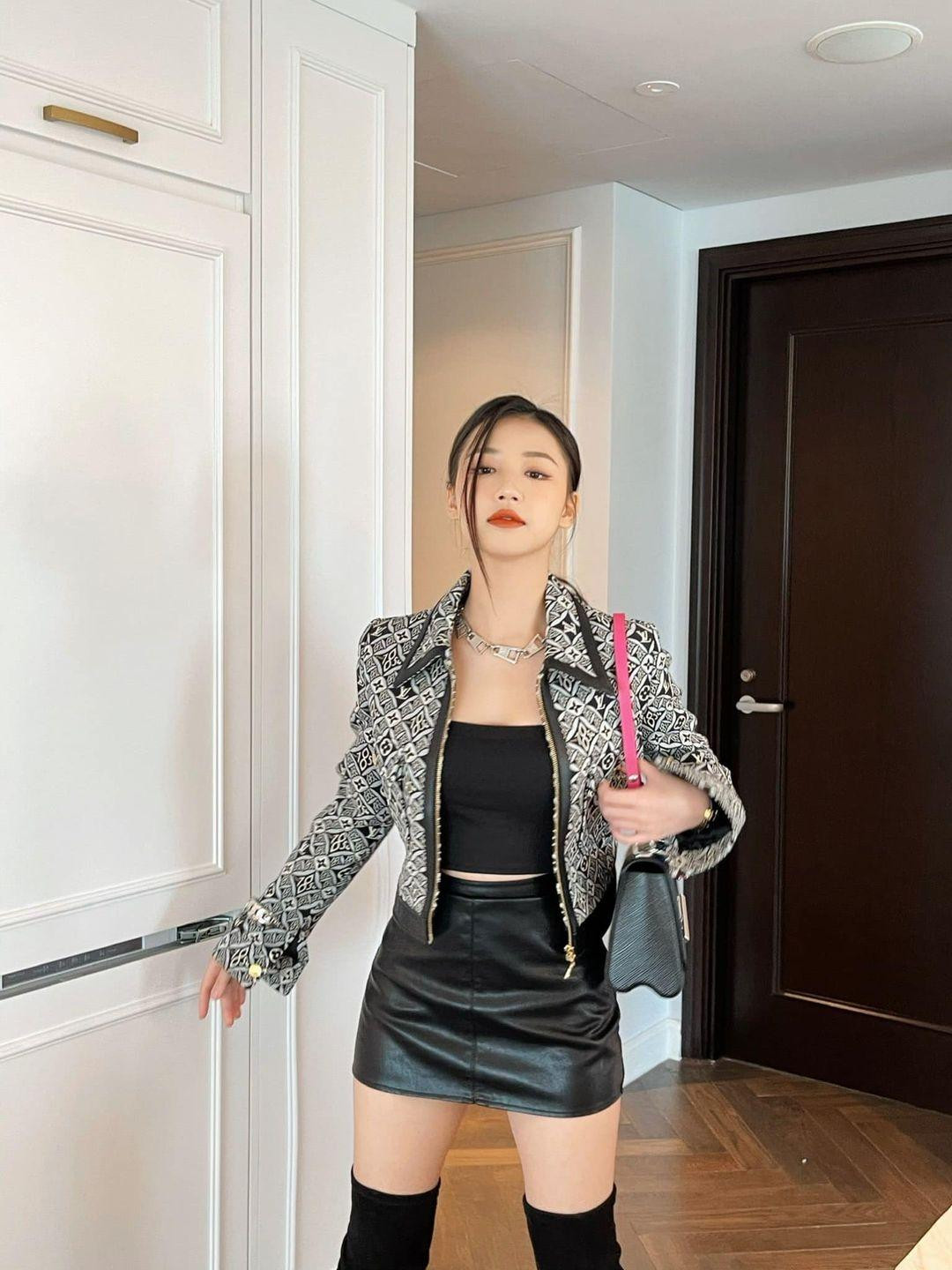 Amee cũng sở hữu phong cách thời trang vô cùng bắt trend.