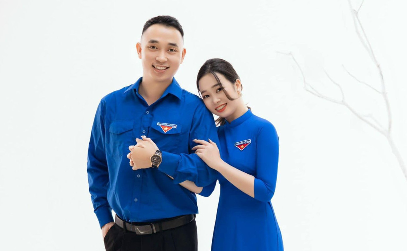 Cặp đôi Thảo và Việt chụp ảnh cưới với trang phục truyền thống của Đoàn.