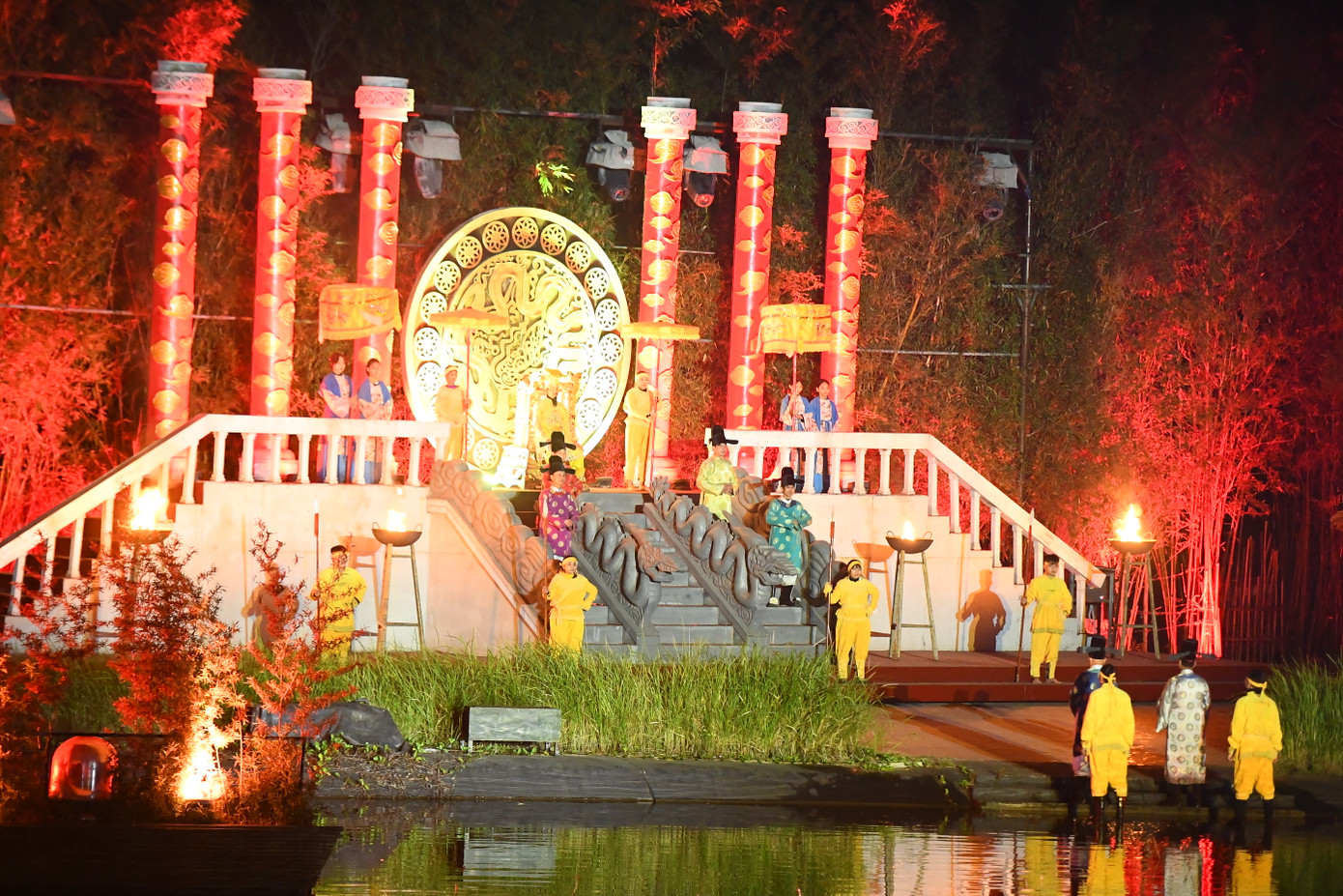 "Ở mỗi phần biểu diễn, mình lại hiểu thêm về văn hóa, tín ngưỡng, tinh thần của người dân Bắc Bộ trong lao động, học vấn, tri thức, hội làng bên sự tổng hòa của các yếu tố hình ảnh, hiệu ứng âm thanh. Thông qua chương trình, mình tin rằng, mỗi đại biểu sẽ càng có trách nhiệm hơn trong việc giữ vững bản sắc văn hoá của mỗi vùng miền để góp phần dựng xây bản sắc văn hoá chung của toàn dân tộc", Trần Minh Thông chia sẻ.