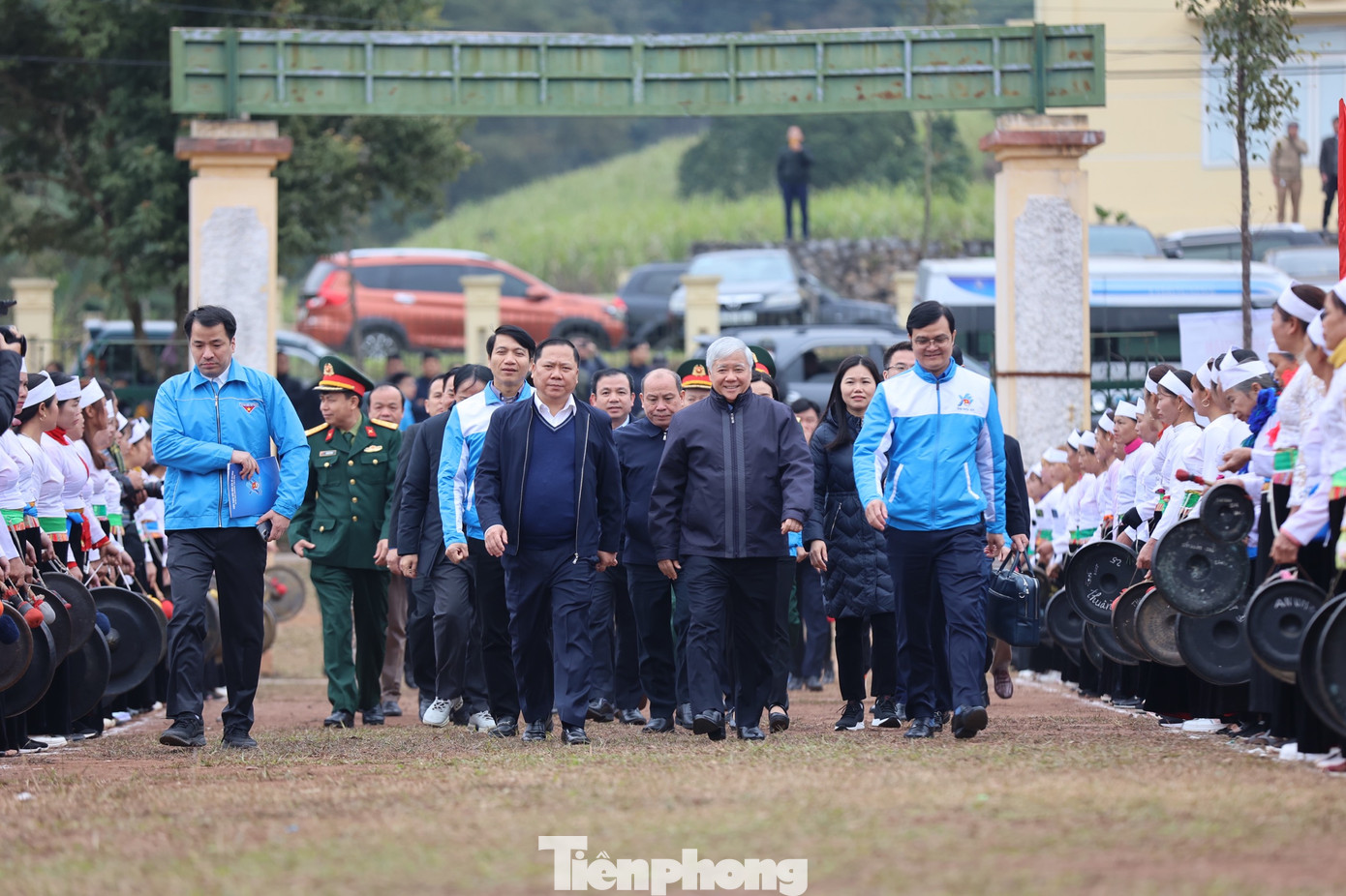 Tham dự chương trình có các ông: Đỗ Văn Chiến - Bí thư T.Ư Đảng, Chủ tịch Ủy ban T.Ư Mặt trận Tổ quốc Việt Nam; Phạm Tất Thắng - Ủy viên T.Ư Đảng, Phó Trưởng Ban thường trực Ban Dân vận Trung ương; Nguyễn Phi Long - Ủy viên dự khuyết T.Ư Đảng, Bí thư Tỉnh ủy Hòa Bình; anh Bùi Quang Huy - Ủy viên dự khuyết T.Ư Đảng, Bí thư thứ nhất T.Ư Đoàn; anh Nguyễn Ngọc Lương - Bí thư thường trực T.Ư Đoàn, Chủ tịch Hội LHTN Việt Nam; anh Ngô Văn Cương - Bí thư T.Ư Đoàn; anh Nguyễn Tường Lâm - Bí thư T.Ư Đoàn; anh Nguyễn Minh Triết - Bí thư T.Ư Đoàn, Chủ tịch Hội Sinh viên Việt Nam; chị Nguyễn Phạm Duy Trang - Bí thư T.Ư Đoàn, Chủ tịch Hội đồng Đội T.Ư. Ảnh: Như Ý