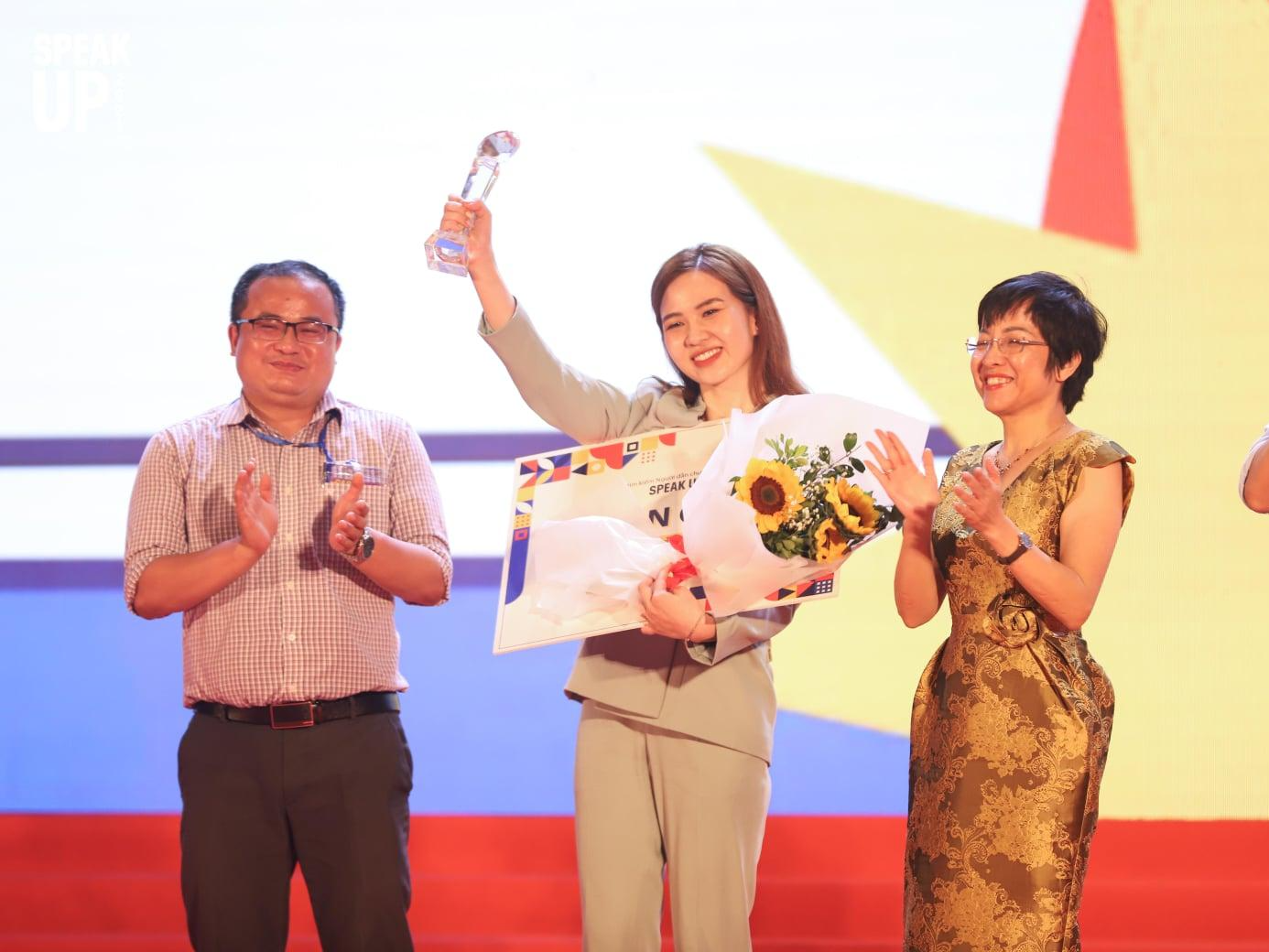 Quán quân cuộc thi MC Speak up Nguyễn Thị Quỳnh Như. Quán quân cuộc thi MC Speak up Nguyễn Thị Quỳnh Như.