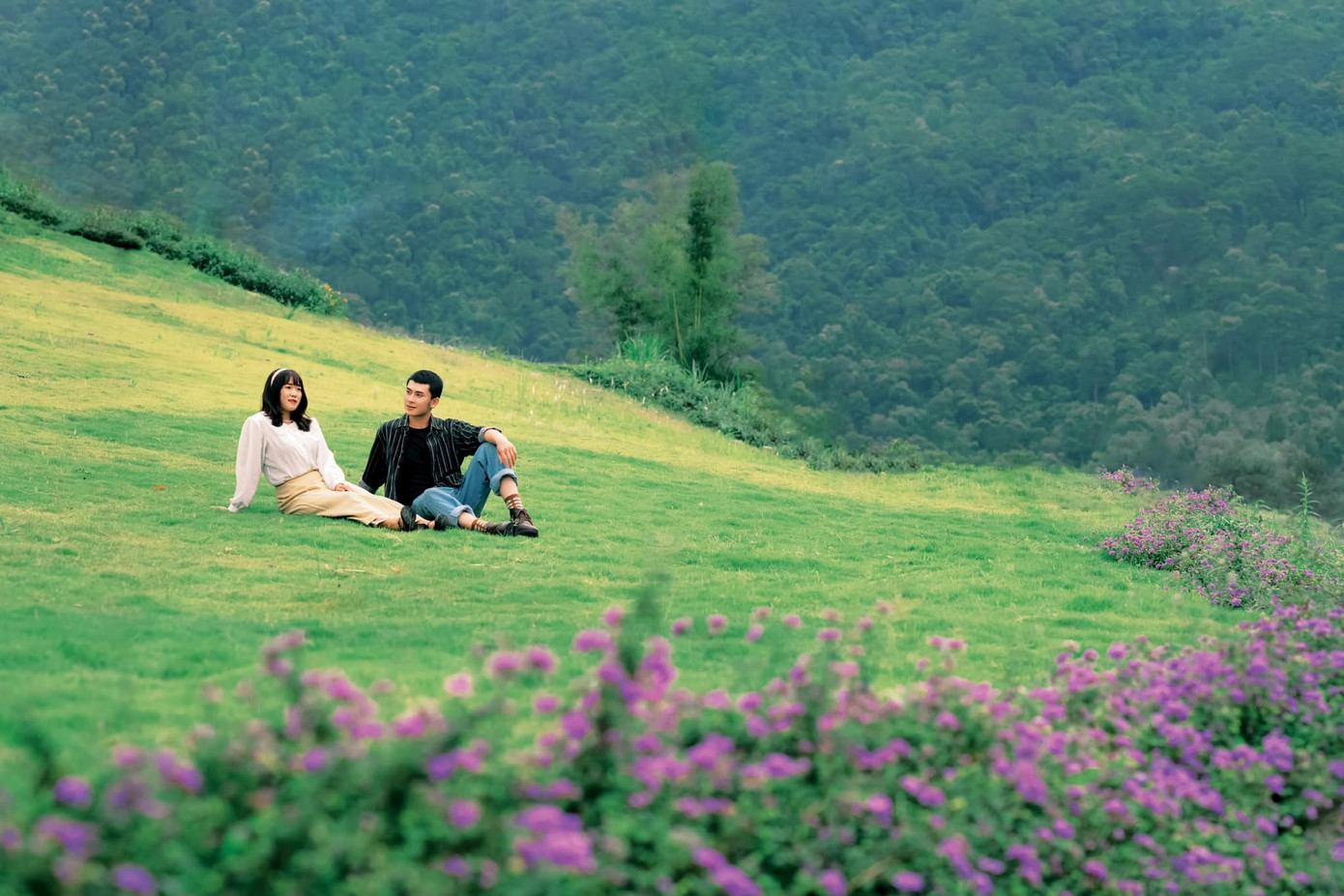 Bộ ảnh của cặp đôi trẻ tìm về thiên nhiên để tìm cảm giác sống chậm đã lan tỏa năng lượng tích cực cho cộng đồng mạng, đem lại cảm giác bình yên.